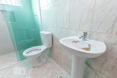 Banheiro  de casa para alugar com 2 quartos, 45m² em Jardim das Camélias, São Paulo
