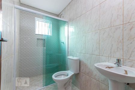 Banheiro  de casa para alugar com 2 quartos, 45m² em Jardim das Camélias, São Paulo