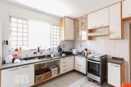 Casa à venda com 250m², 4 quartos e 4 vagasCozinha