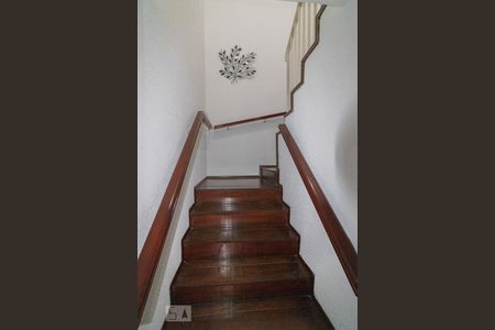 Escada de casa para alugar com 3 quartos, 281m² em Santana, São Paulo