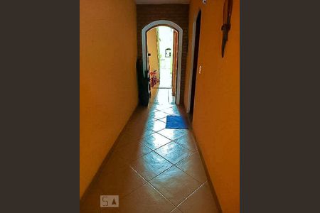 Casa à venda com 170m², 3 quartos e 2 vagasCorredor