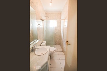 Casa à venda com 370m², 4 quartos e 3 vagasBanheiro Suíte 2