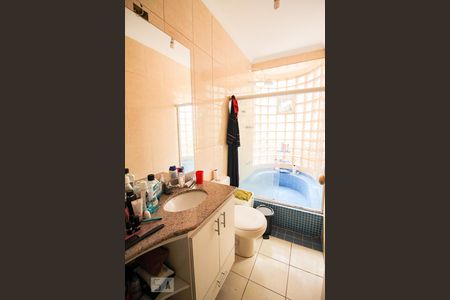 Casa à venda com 370m², 4 quartos e 3 vagasBanheiro Suíte 1