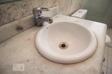 Casa à venda com 370m², 4 quartos e 3 vagasBanheiro Suíte 2