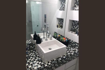 Apartamento para alugar com 80m², 2 quartos e 1 vaga Apartamento para alugar com 80m², 2 quartos e 1 vagaBanheiro Corredor