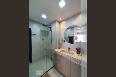 Banheiro  de apartamento à venda com 2 quartos, 50m² em Liberdade, São Paulo