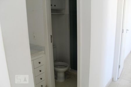 Banheiro de apartamento para alugar com 2 quartos, 51m² em Recreio dos Bandeirantes, Rio de Janeiro