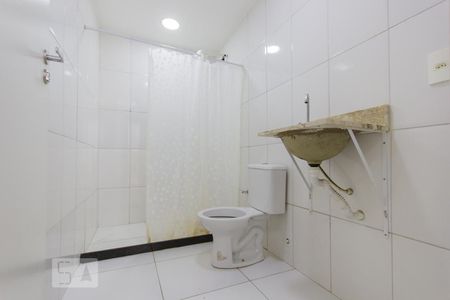 Banheiro de kitnet/studio para alugar com 1 quarto, 25m² em Jacarepaguá, Rio de Janeiro