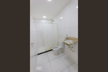 Banheiro de kitnet/studio para alugar com 1 quarto, 25m² em Jacarepaguá, Rio de Janeiro