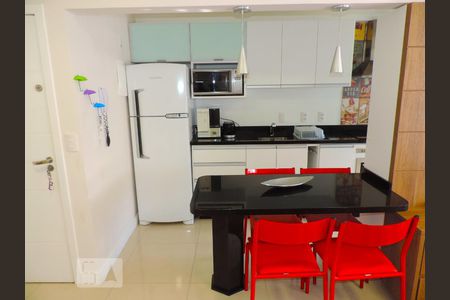 Apartamento para alugar com 70m², 2 quartos e 2 vagasCozinha