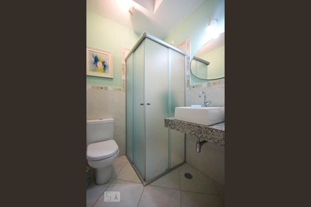 Casa à venda com 150m², 3 quartos e 2 vagas Casa à venda com 150m², 3 quartos e 2 vagasBanheiro