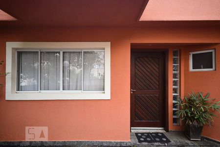 Casa à venda com 150m², 3 quartos e 2 vagas Casa à venda com 150m², 3 quartos e 2 vagasEntrada