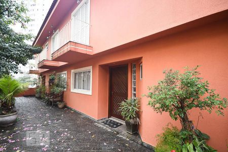 Casa à venda com 150m², 3 quartos e 2 vagas Casa à venda com 150m², 3 quartos e 2 vagasFachada