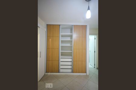 Casa à venda com 150m², 3 quartos e 2 vagas Casa à venda com 150m², 3 quartos e 2 vagasArmário da Suíte