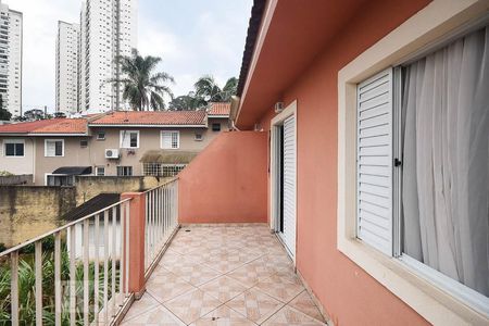 Casa à venda com 150m², 3 quartos e 2 vagas Casa à venda com 150m², 3 quartos e 2 vagasVaranda