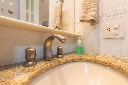 Banheiro de apartamento à venda com 3 quartos, 74m² em Jardim Aeroporto, São Paulo