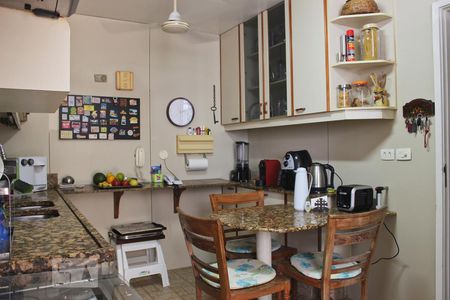 Apartamento à venda com 198m², 4 quartos e 3 vagasCozinha