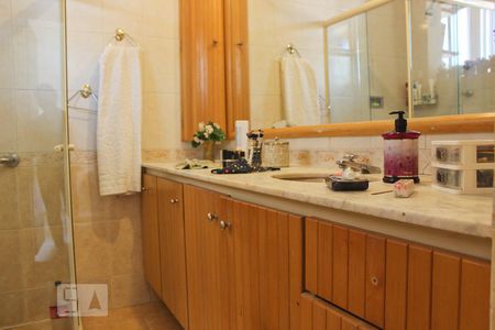 Apartamento à venda com 198m², 4 quartos e 3 vagasBanheiro da Suíte 2