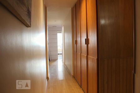 Corredor  de apartamento à venda com 4 quartos, 198m² em Barra da Tijuca, Rio de Janeiro