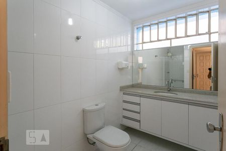 Casa à venda com 300m², 3 quartos e 3 vagasBanheiro da Suíte