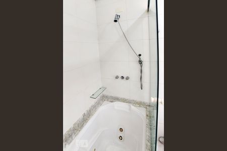 Apartamento à venda com 180m², 4 quartos e 4 vagasBanheiro da Suíte 1