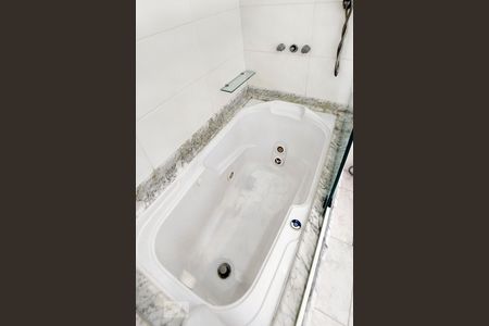 Apartamento à venda com 180m², 4 quartos e 4 vagasBanheiro da Suíte 1