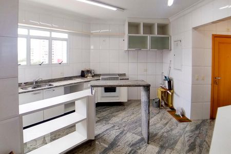 Apartamento à venda com 180m², 4 quartos e 4 vagasCozinha