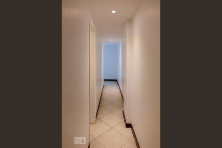 Corredor de apartamento para alugar com 3 quartos, 164m² em Barra da Tijuca, Rio de Janeiro