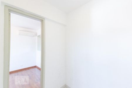Apartamento à venda com 109m², 3 quartos e 2 vagas Apartamento à venda com 109m², 3 quartos e 2 vagasQuarto de Serviço
