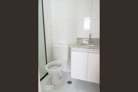Banheiro de apartamento para alugar com 2 quartos, 48m² em Vila Paranaguá, São Paulo