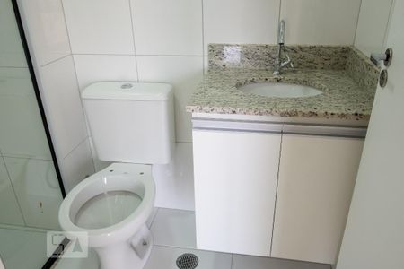 Banheiro de apartamento para alugar com 2 quartos, 48m² em Vila Paranaguá, São Paulo