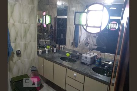 Banheiro 1 de casa à venda com 3 quartos, 400m² em Jardim Iva, São Paulo