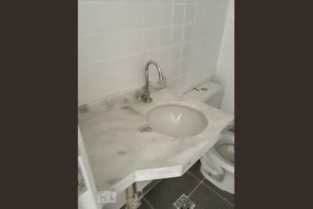 Banheiro de apartamento para alugar com 2 quartos, 36m² em Santa Maria, Santo André