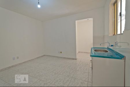 Cozinha de casa para alugar com 1 quarto, 45m² em Jardim Iva, São Paulo