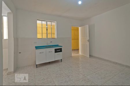 Cozinha de casa para alugar com 1 quarto, 45m² em Jardim Iva, São Paulo