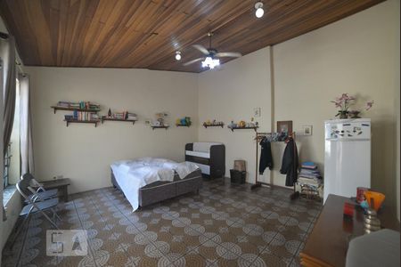 Casa à venda com 226m², 4 quartos e 2 vagasQuarto Fundos