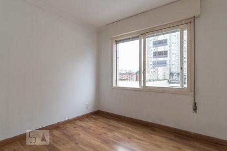 Dormitório 2 de apartamento para alugar com 2 quartos, 70m² em Vila Ipiranga, Porto Alegre