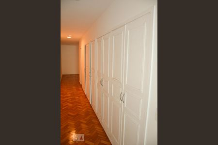 Apartamento à venda com 287m², 4 quartos e 1 vagaCorredor