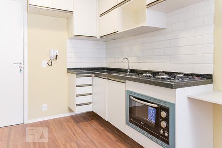 Cozinha de apartamento para alugar com 1 quarto, 27m² em Vila Buarque, São Paulo
