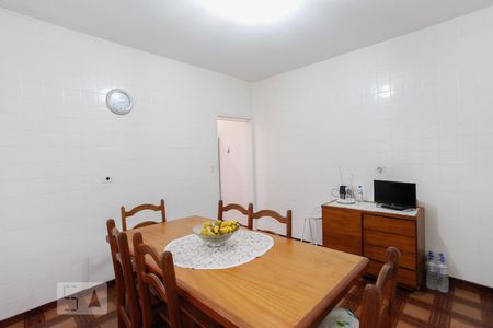 Casa à venda com 180m², 3 quartos e 4 vagasCopa