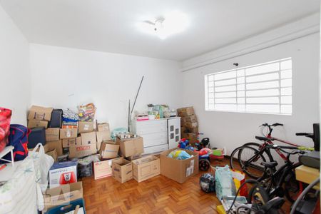 Casa à venda com 180m², 3 quartos e 4 vagasEdícula - Quarto
