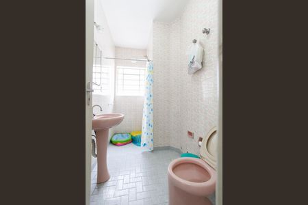 Casa à venda com 180m², 3 quartos e 4 vagasBanheiro da Suíte 1