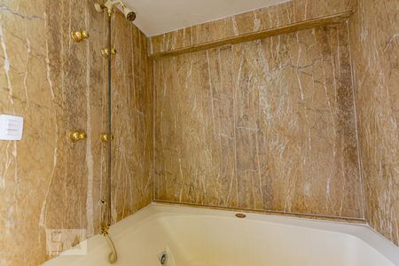 Apartamento à venda com 600m², 4 quartos e 4 vagasBanheiro da Suite 3