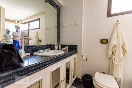 Apartamento à venda com 600m², 4 quartos e 4 vagasBanheiro da Suíte 4