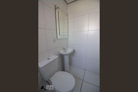 Banheiro de apartamento para alugar com 2 quartos, 54m² em Vila Nova Esperia, Jundiaí