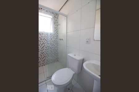 Banheiro de apartamento para alugar com 2 quartos, 54m² em Vila Nova Esperia, Jundiaí