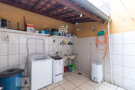 Casa à venda com 94m², 3 quartos e 2 vagas Casa à venda com 94m², 3 quartos e 2 vagasÁrea de Serviço