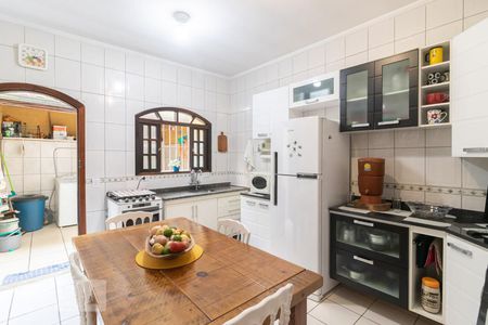 Casa à venda com 94m², 3 quartos e 2 vagas Casa à venda com 94m², 3 quartos e 2 vagasCozinha