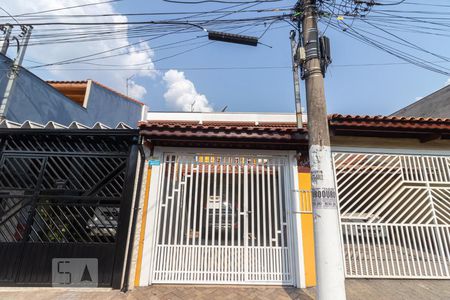 Casa à venda com 94m², 3 quartos e 2 vagas Casa à venda com 94m², 3 quartos e 2 vagasFachada