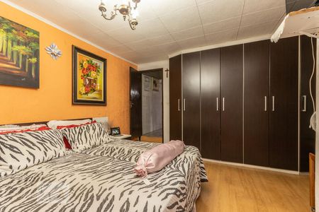 Casa à venda com 250m², 3 quartos e 8 vagas Casa à venda com 250m², 3 quartos e 8 vagasSuíte